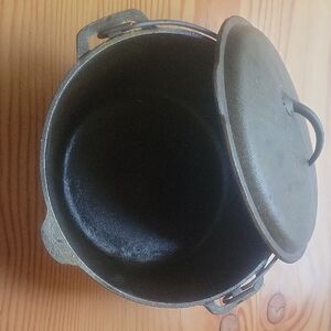 Premium Cast Iron Dutch Oven - Gray